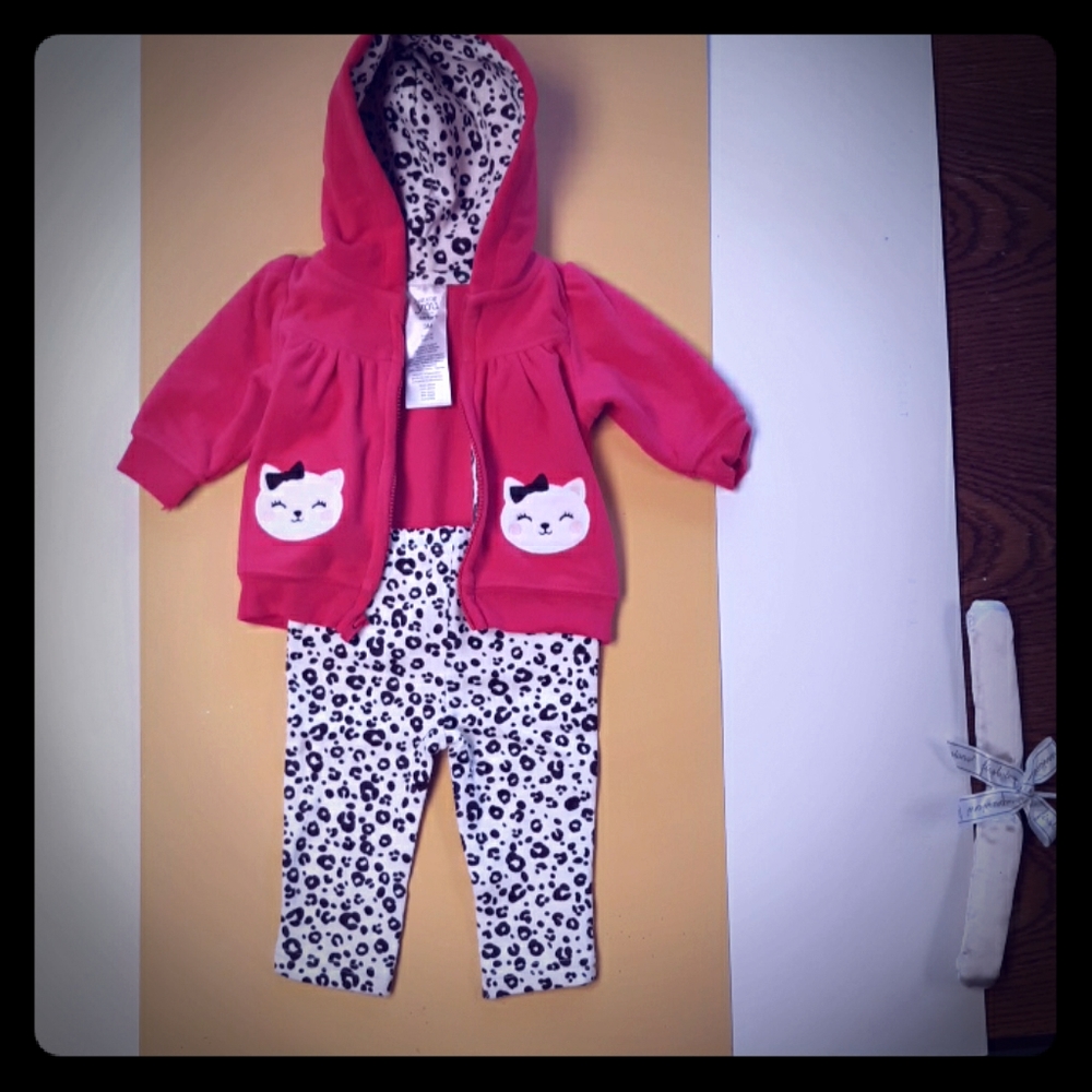 3 month hoodie sweatshirt with pants. New. Never w
